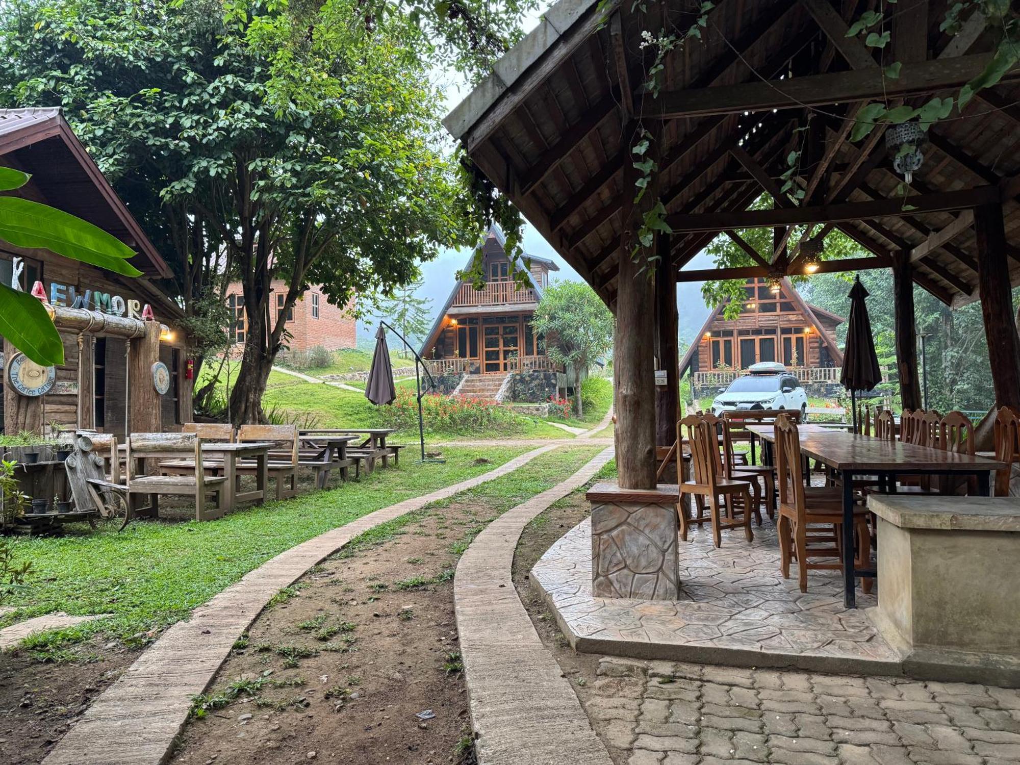 Hotel Ban Kaew Mo Ra Glamping & Restaurant Pang Mapha Exteriér fotografie