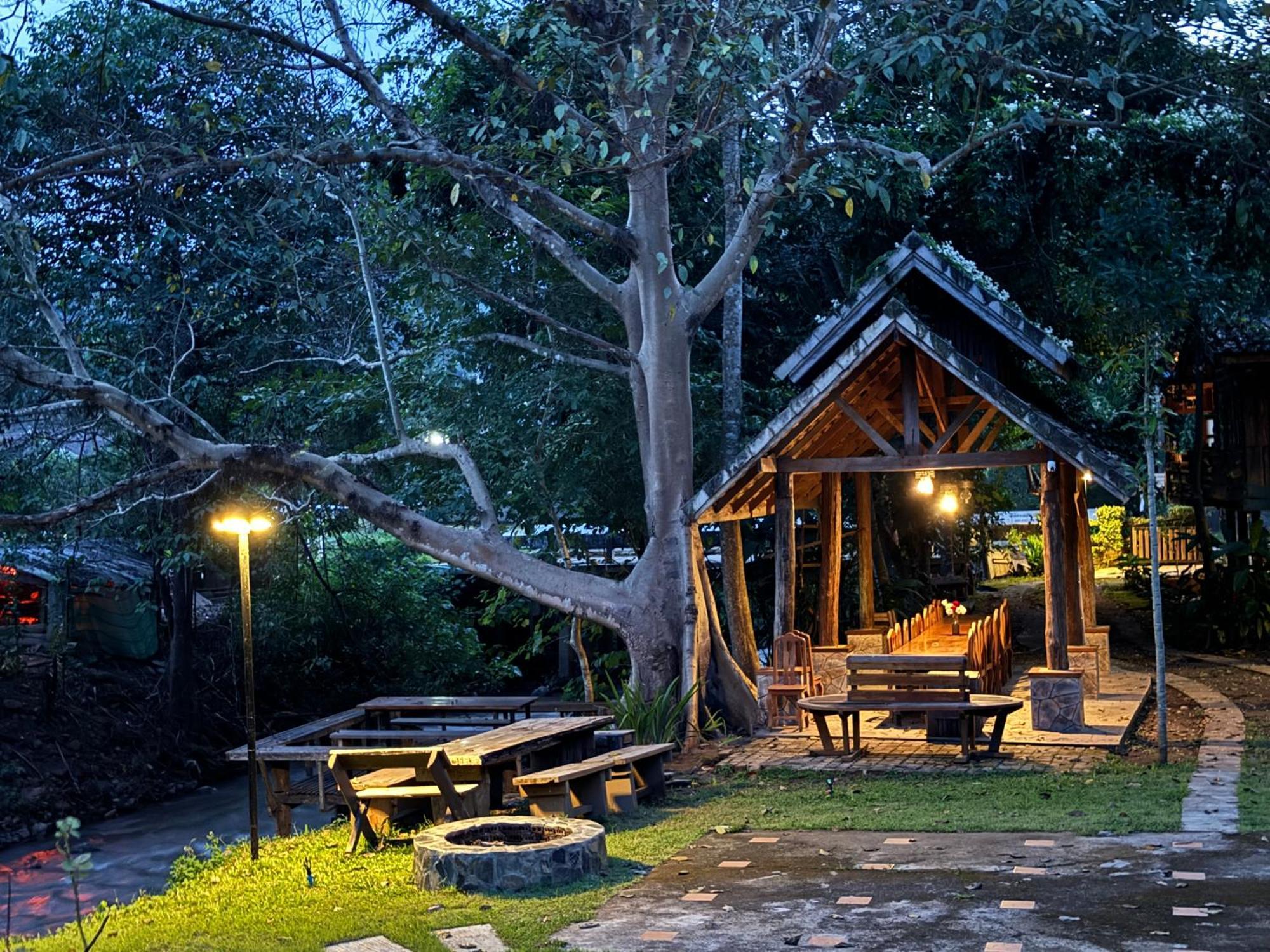 Hotel Ban Kaew Mo Ra Glamping & Restaurant Pang Mapha Exteriér fotografie