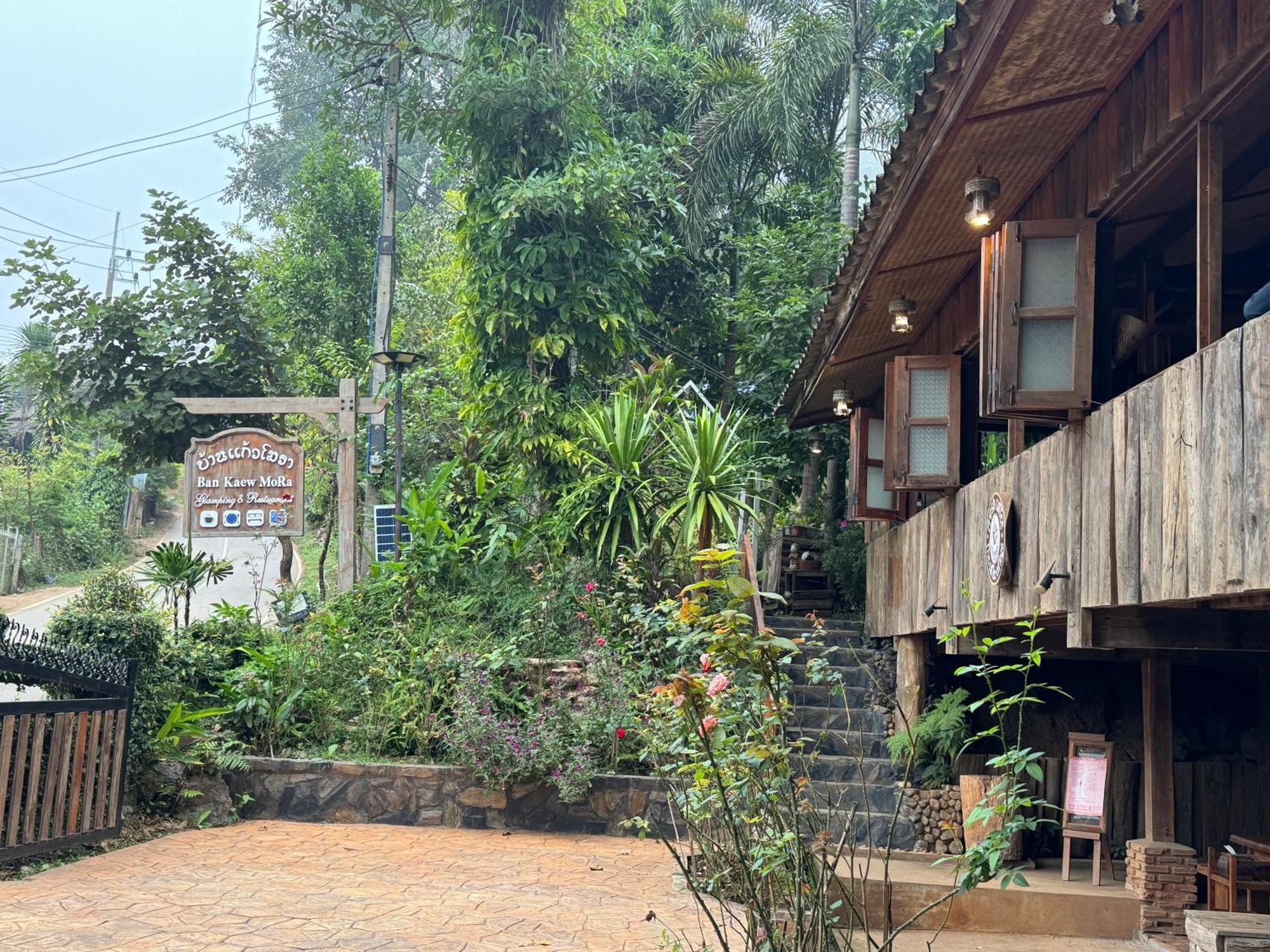 Hotel Ban Kaew Mo Ra Glamping & Restaurant Pang Mapha Exteriér fotografie